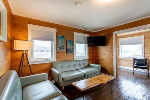 Top performing Airbnb: Semi-oceanfront/2 king/1 queen/wheelchair friendly in Rodanthe