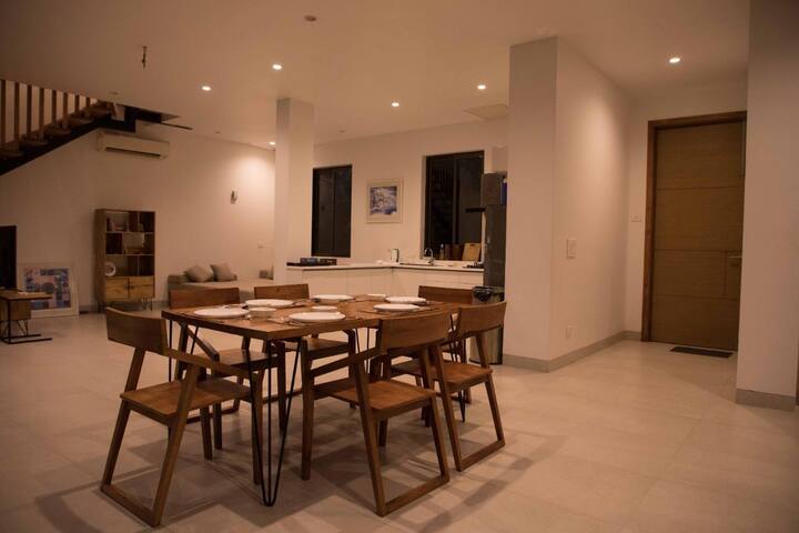 Dining area image 1