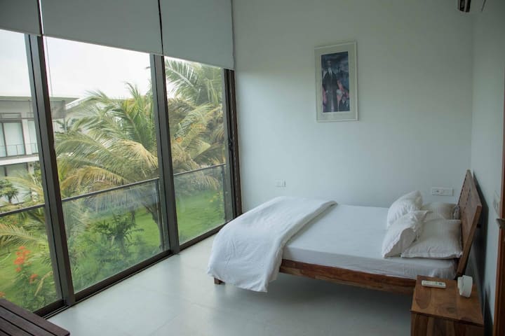 Bedroom 2 image 1
