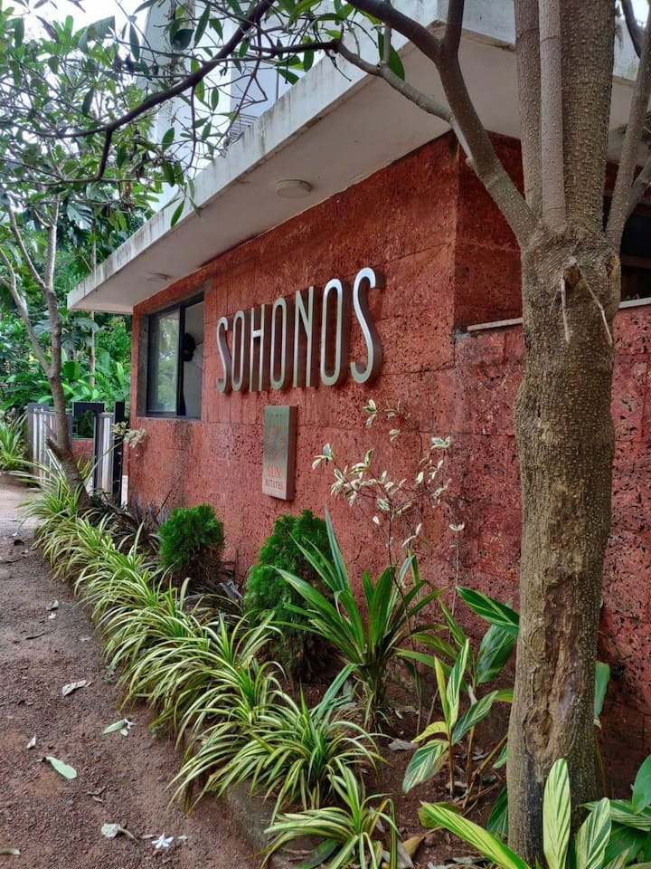 Exterior image 2