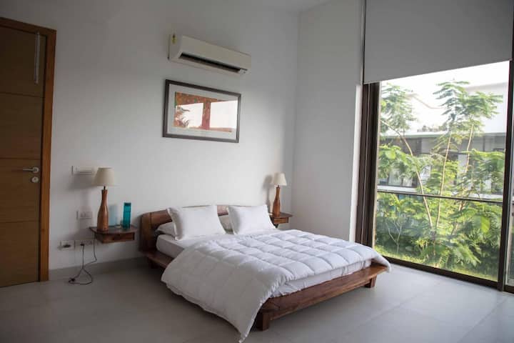Bedroom 1 image 2