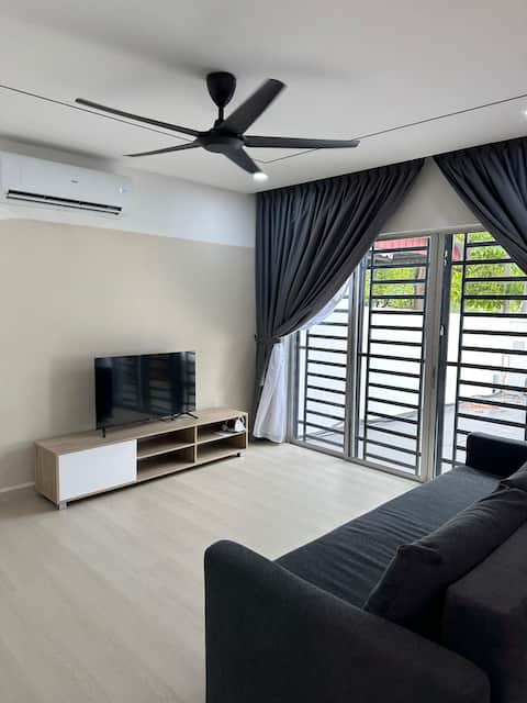 Batu Kawan 3 Storey House 10Pax 5min to IKEA