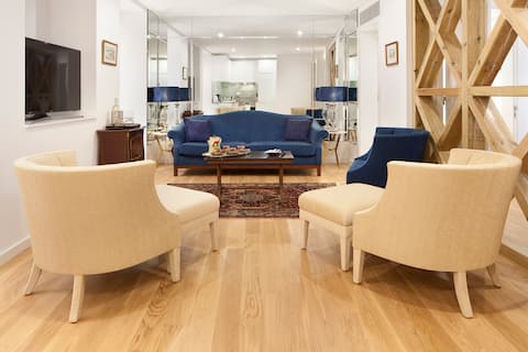 Top Airbnb: Persian - Luxurious 2 Bed 2 Bath Duplex in Chiado in Lisbon