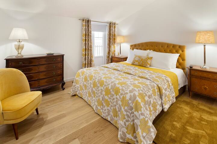 Persian – Luxurious 2 Bed 2 Bath Duplex in Chiado gallery image 2