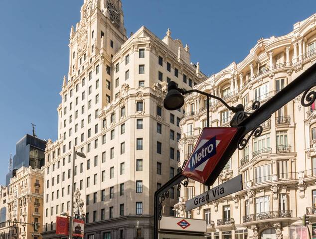 Amplio Piso: 7 habs, 4 baños sobre Gran Vía gallery image 3