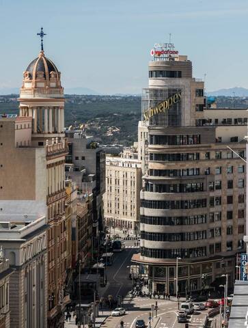 Amplio Piso: 7 habs, 4 baños sobre Gran Vía gallery image 5