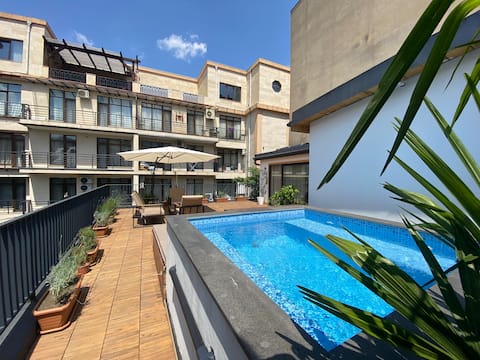 Villa with rooftop hot tub