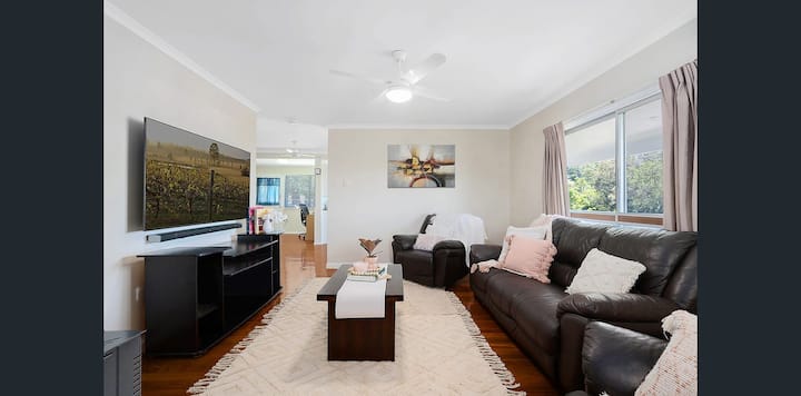 Lush Surrounds Ferny Views - Samford Valley