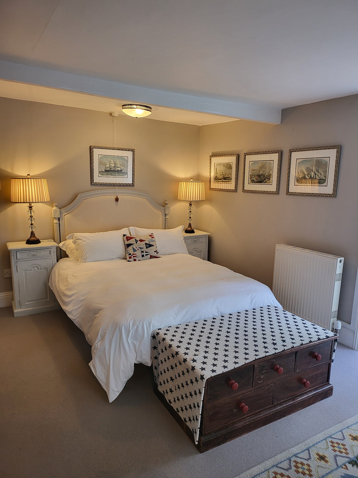 Krevat dhe dyshek i mrekullueshëm me madhësi King për një gjumë të përkryer