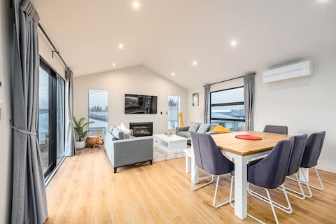 Mountain view/peaceful/warm/family friendly unitA