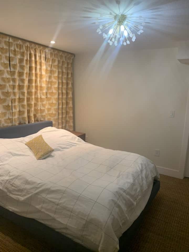 Bedrrom para huéspedes con baño privado