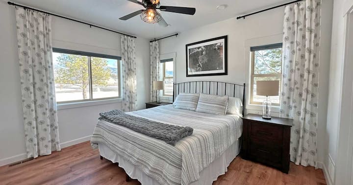 Primary bedroom with king bed and view of the mountains.