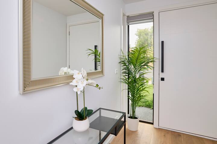 Preston Lux House 5 bed 5 bath gallery image 2