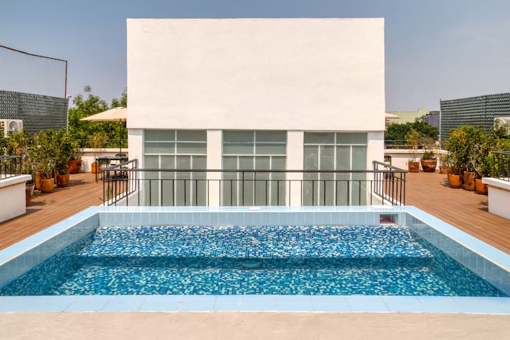 2BR Roma Rooftop Pool