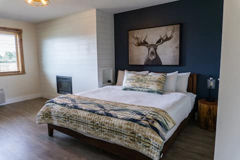 Mountain View Suite w/ Fireplace