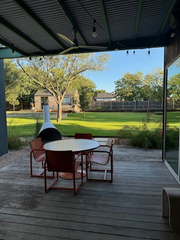 Award-Winning Backyard Haven in East Austin gallery image 4