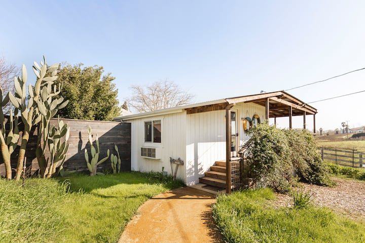 serene mid century farm cottage - Guesthouses for Rent in Sonoma ...