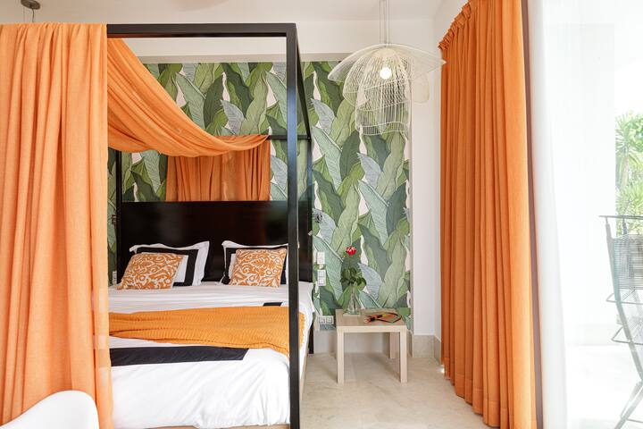 The fifth bedroom features a King-size (1.80m x 2.00m), and an ensuite bathroom with a walk-in shower.