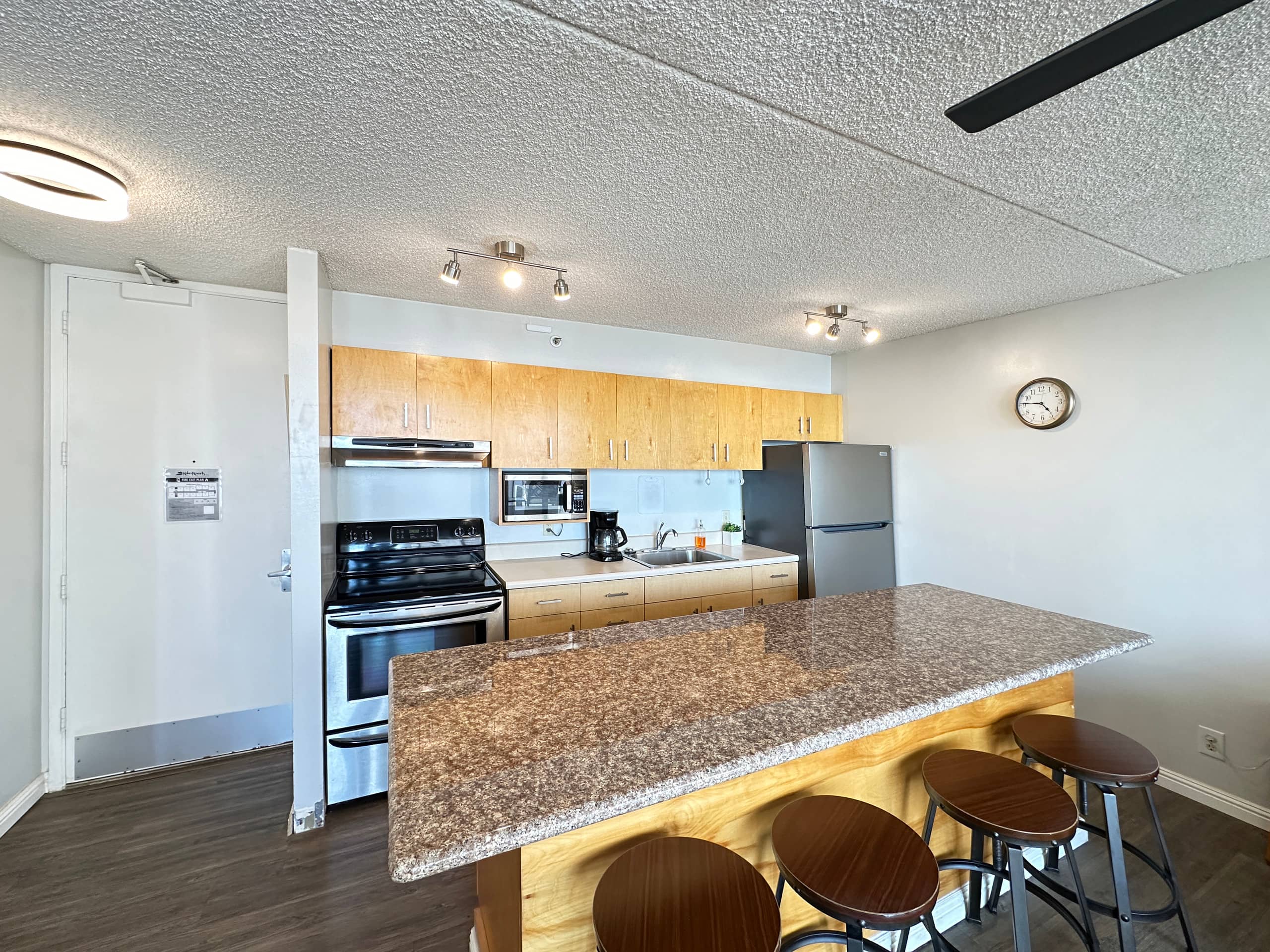 Condo in Honolulu · ★4.91 · 1 bedroom · 3 beds · 1 private bath - Image 9
