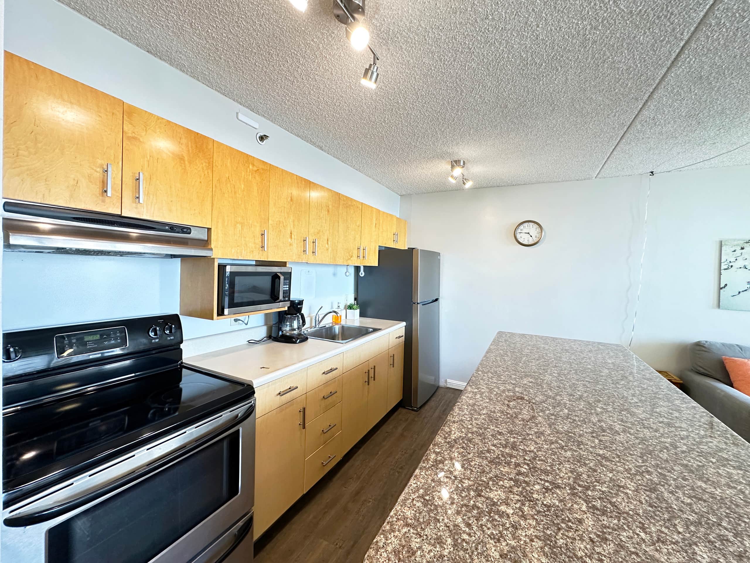 Condo in Honolulu · ★4.91 · 1 bedroom · 3 beds · 1 private bath - Image 8