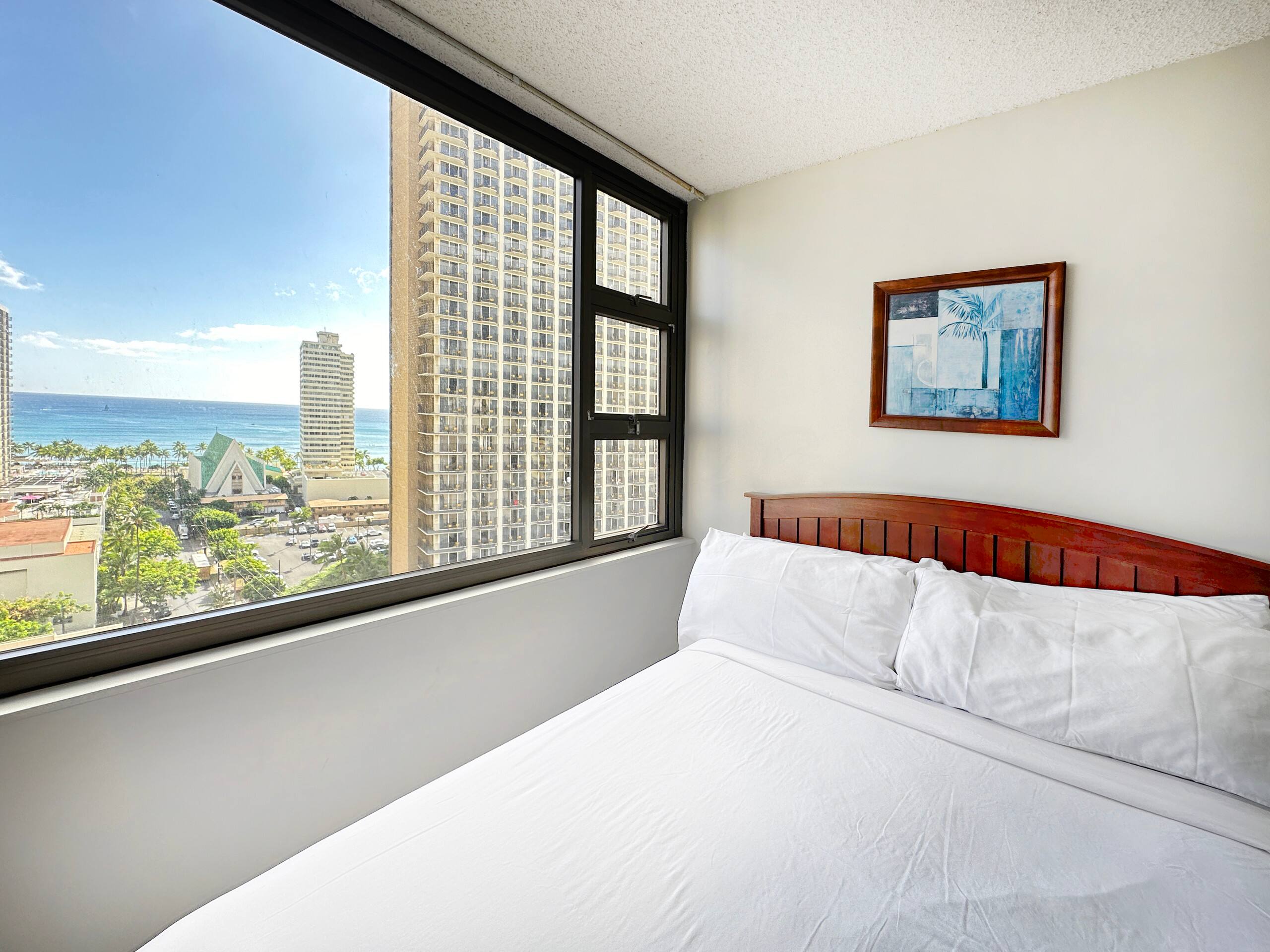 Condo in Honolulu · ★4.91 · 1 bedroom · 3 beds · 1 private bath - Image 11