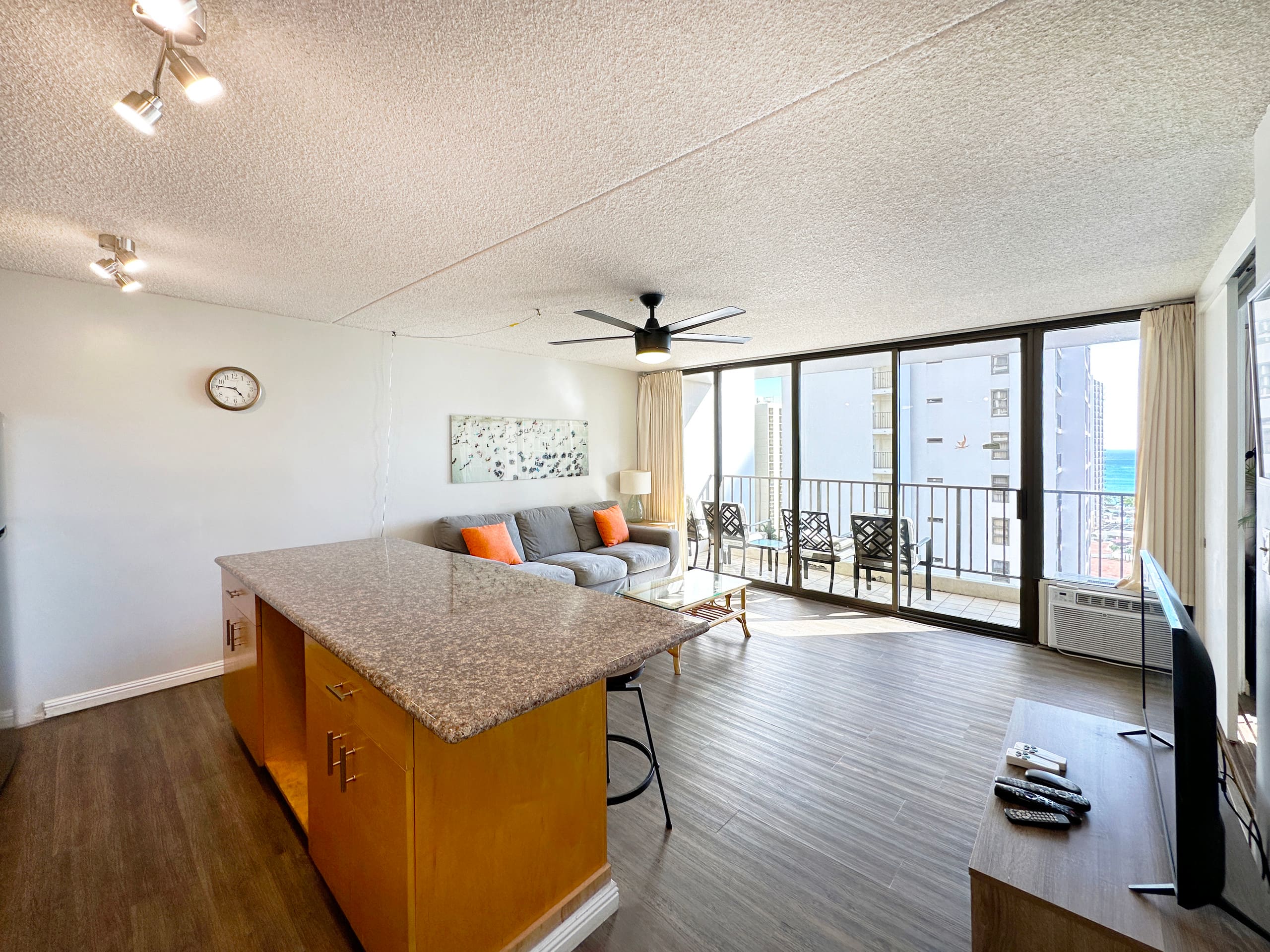 Condo in Honolulu · ★4.91 · 1 bedroom · 3 beds · 1 private bath - Image 6