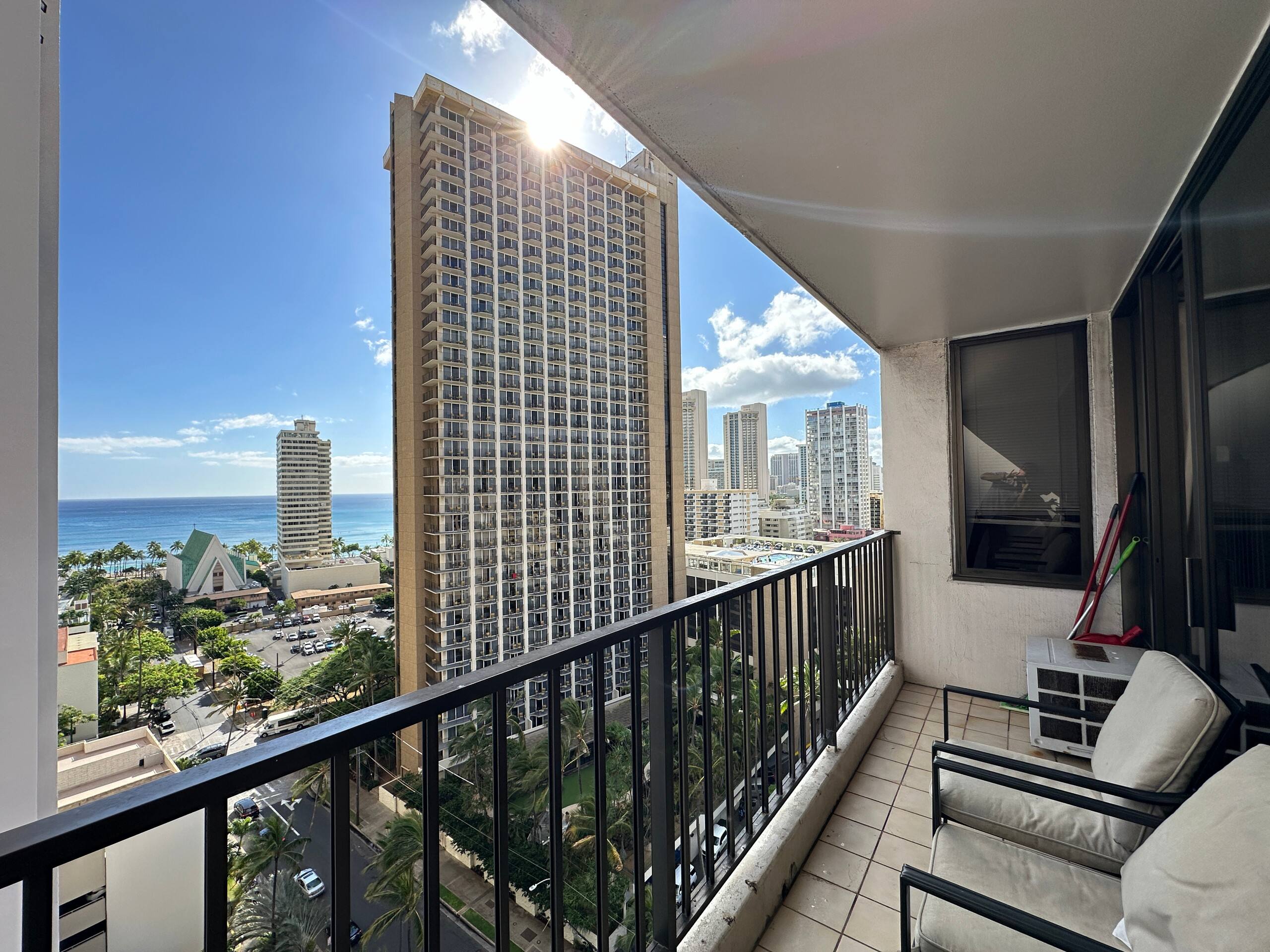 Condo in Honolulu · ★4.91 · 1 bedroom · 3 beds · 1 private bath - Image 4