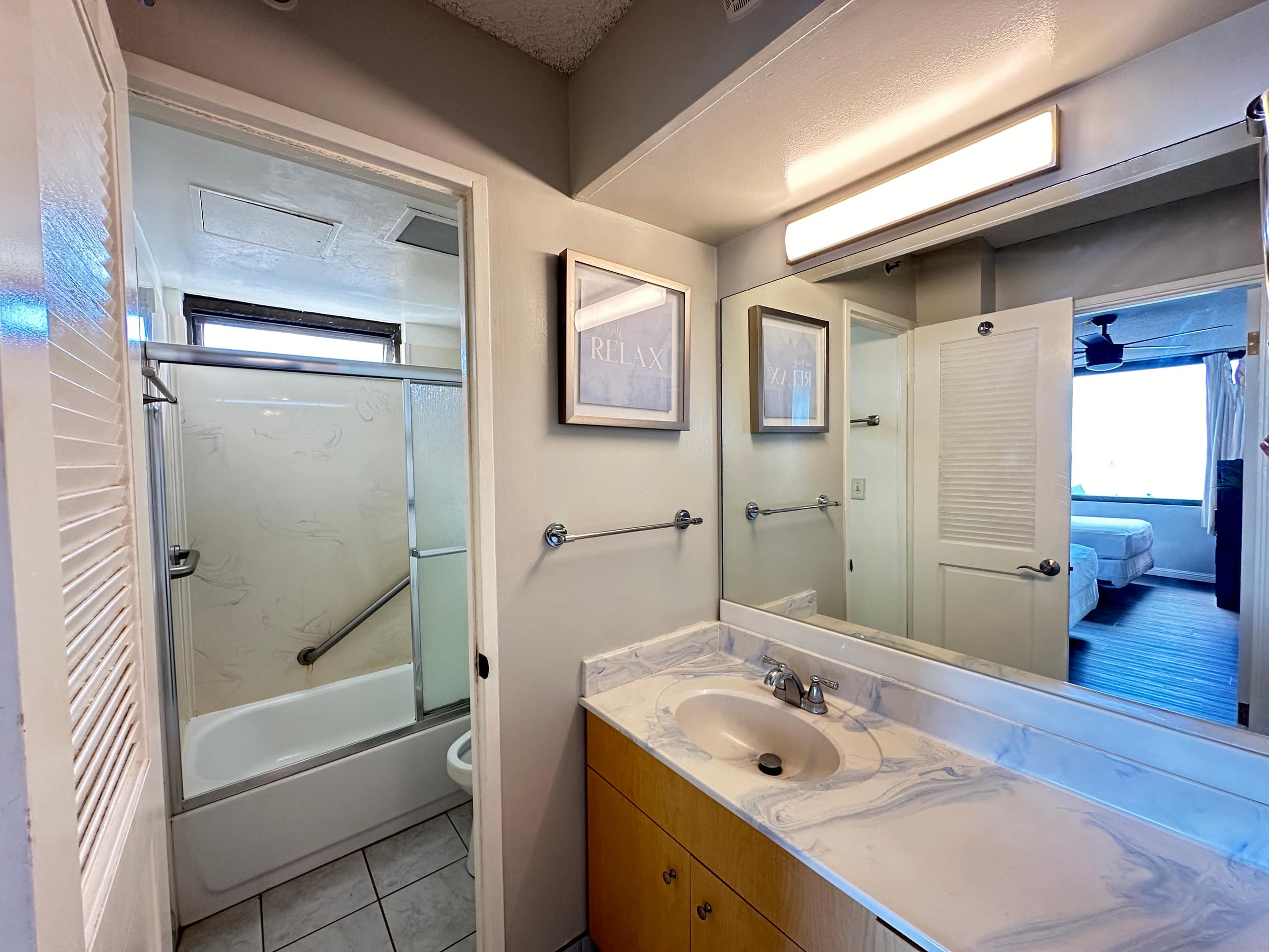 Condo in Honolulu · ★4.91 · 1 bedroom · 3 beds · 1 private bath - Image 12
