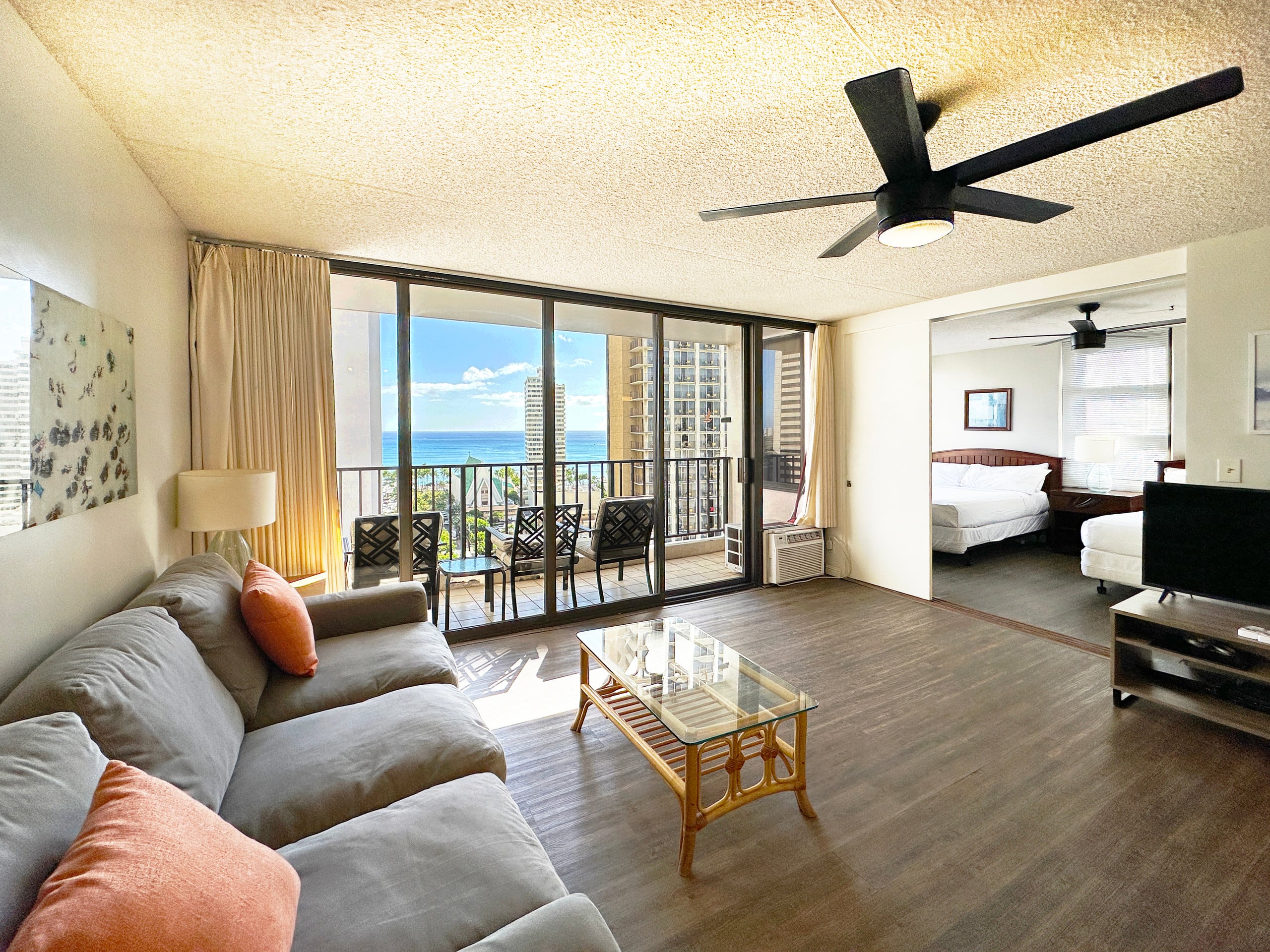 Condo in Honolulu · ★4.91 · 1 bedroom · 3 beds · 1 private bath - Image 7