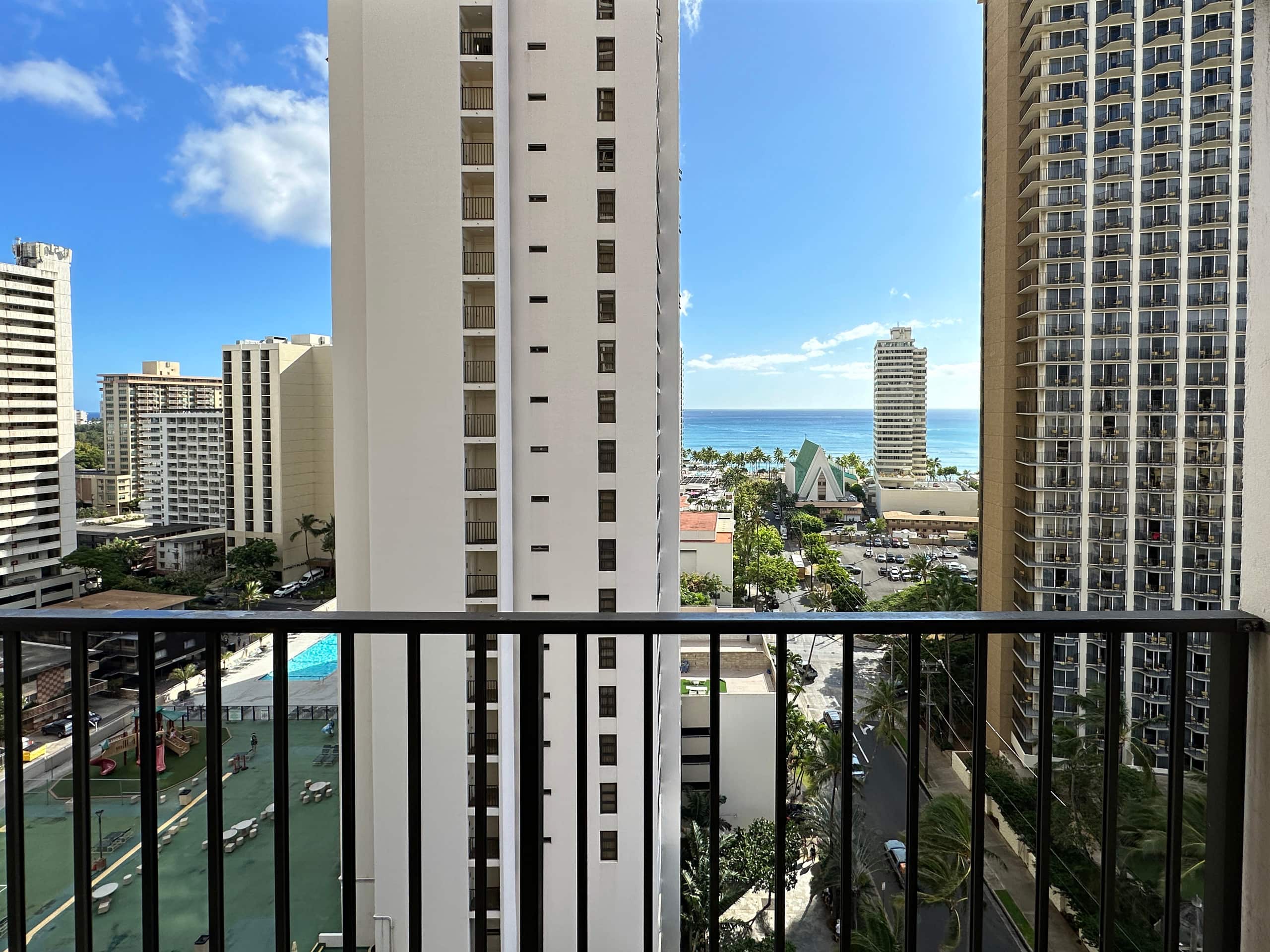 Condo in Honolulu · ★4.91 · 1 bedroom · 3 beds · 1 private bath - Image 14