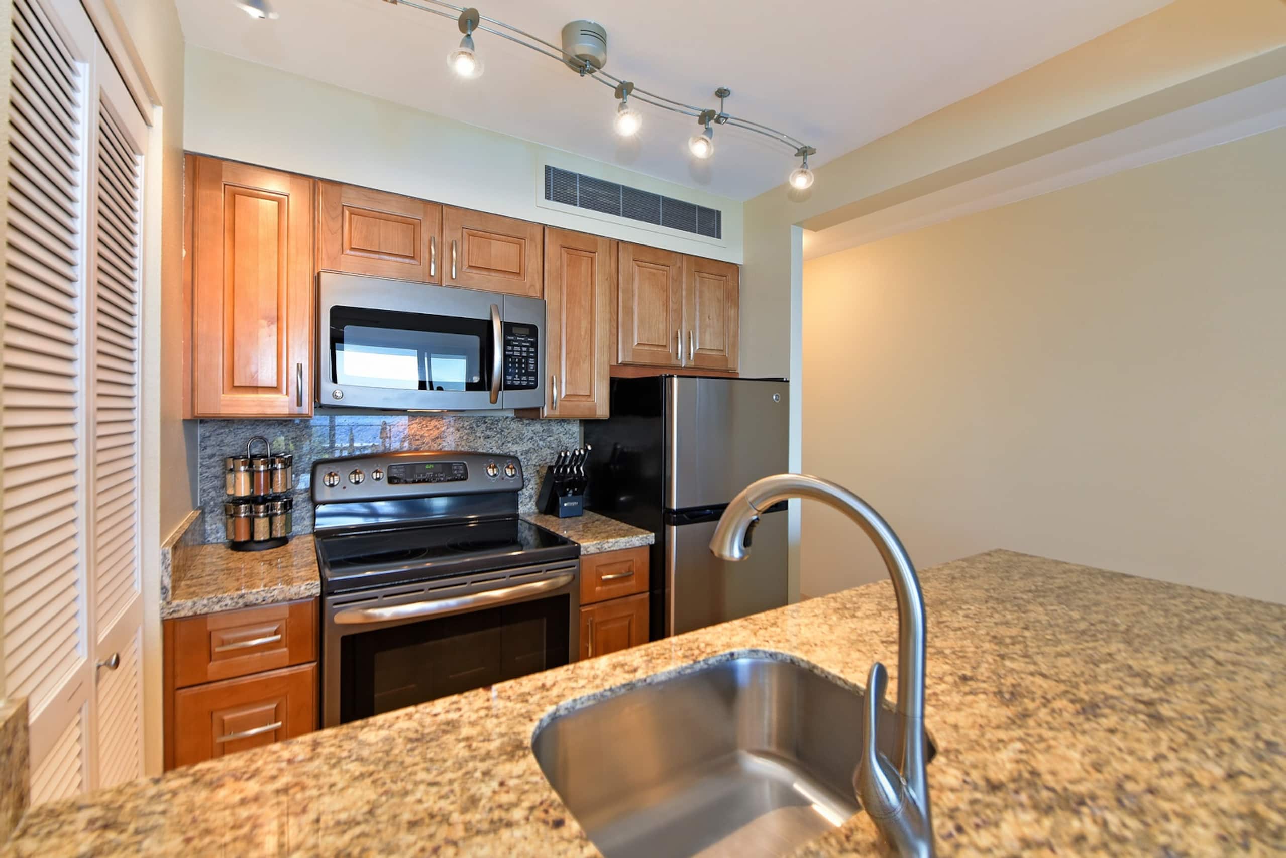 Condo in Lahaina · ★5.0 · 1 bedroom · 1 bed · 1 bath - Image 12