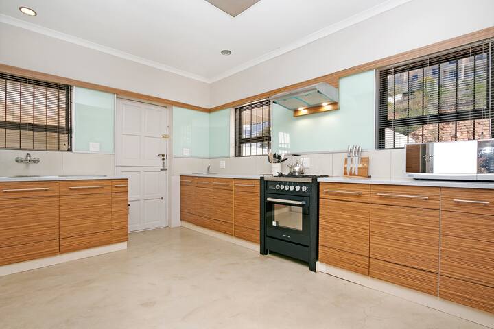 Stylish, Spacious, Sweeping Views For Sun Fun gallery image 5