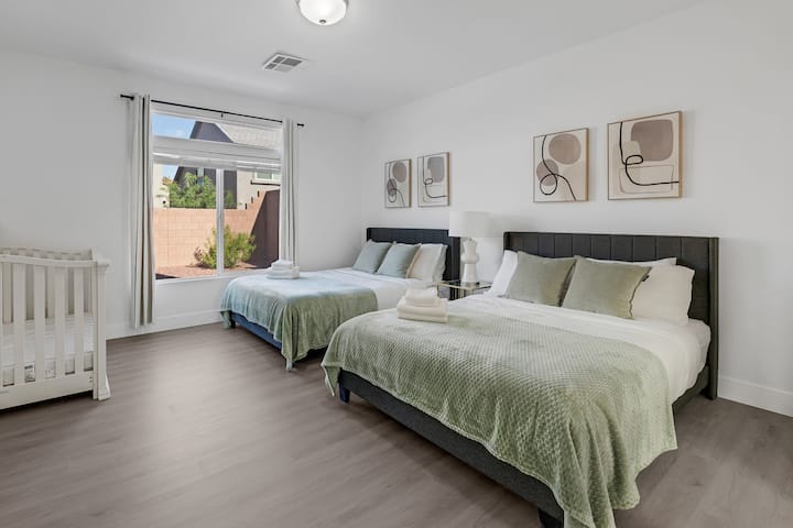 جناح رئيسي في الطابق الأول مع حمام كامل ملحق.