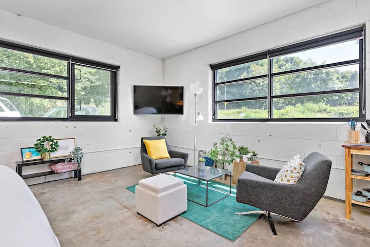 Muffin Suite King Bed 1bath Dedicated Parking Spot - Kansas City, MO