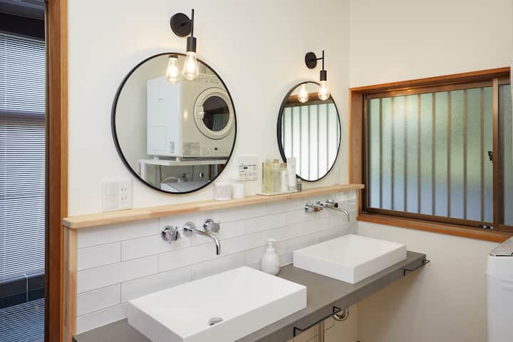 洗面化粧台は2台分あります。