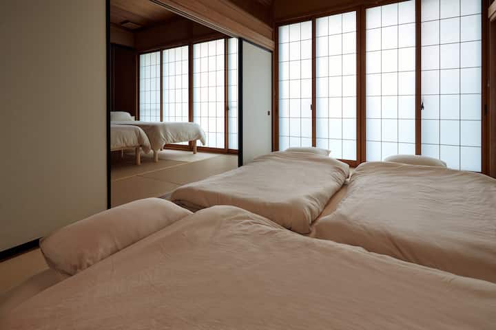 Ground floor bedroom.