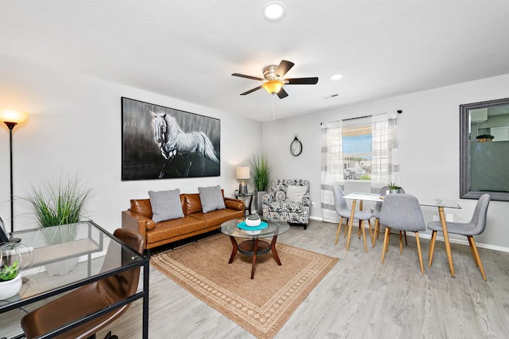 Stallion 2br Stay W Parking Near Soccer Match Play - 勞倫斯郡