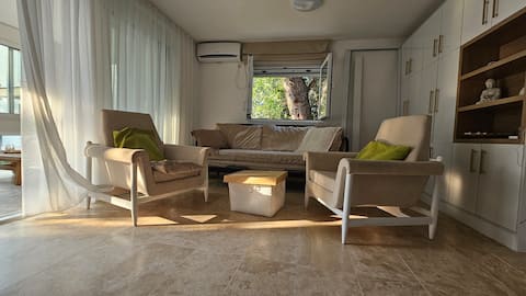 Successful Airbnb property: Step Into the Sea in Zelen