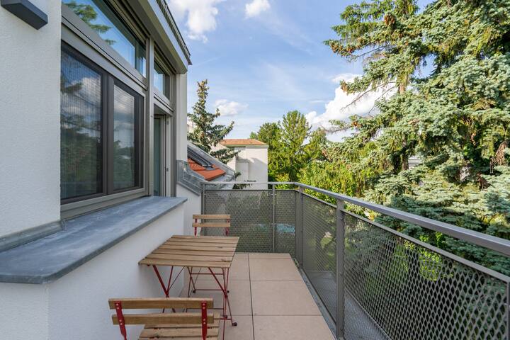 #GreenCityLiving 70m2 Hideaway with AC gallery image 2