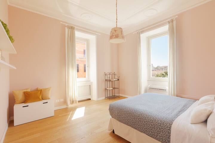 Properzio bright & elegant apartment 3 bedrooms gallery image 3