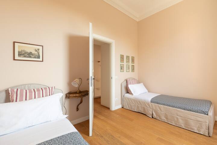 Properzio bright & elegant apartment 3 bedrooms gallery image 5