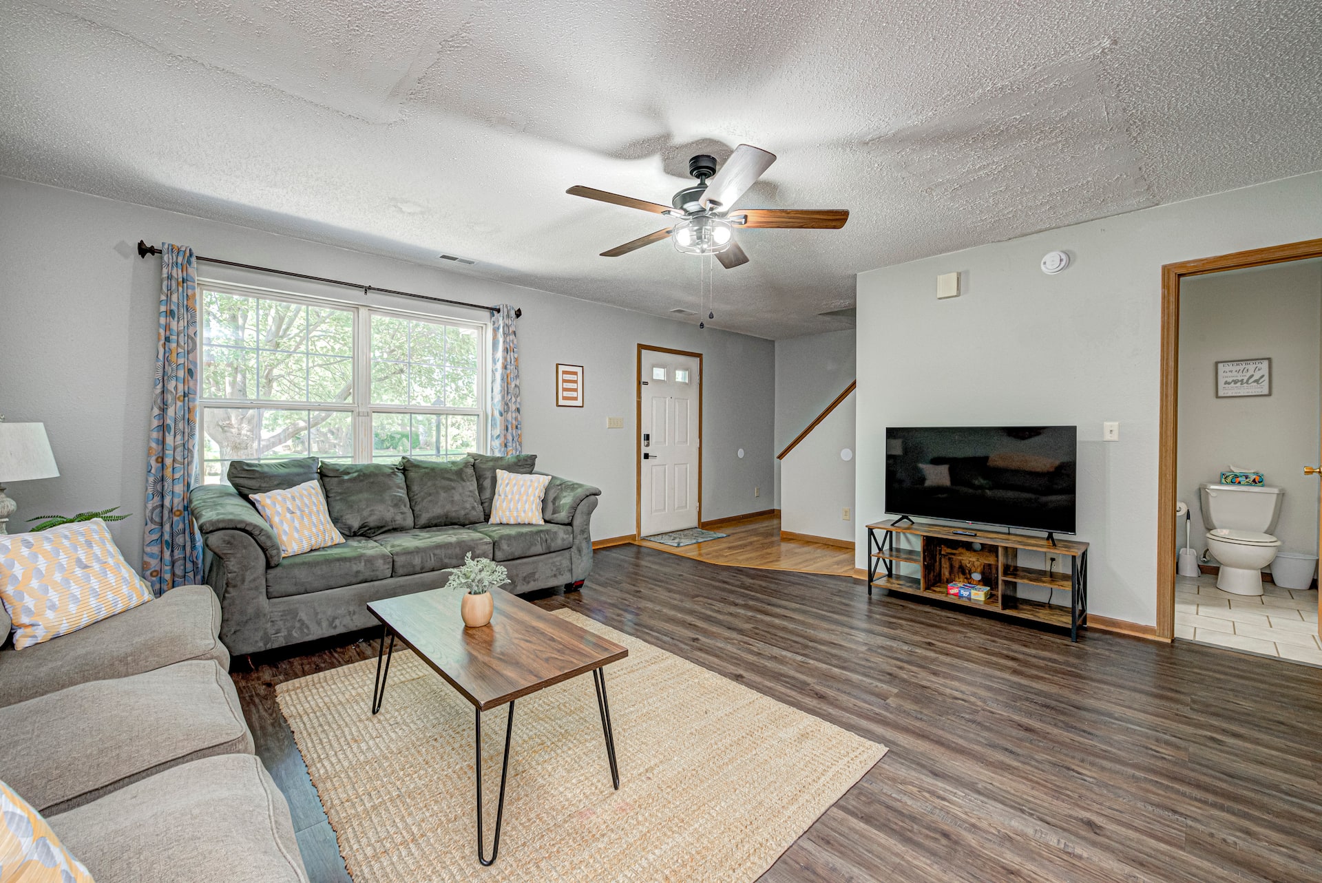 Spacious 4 bedroom*King bed*