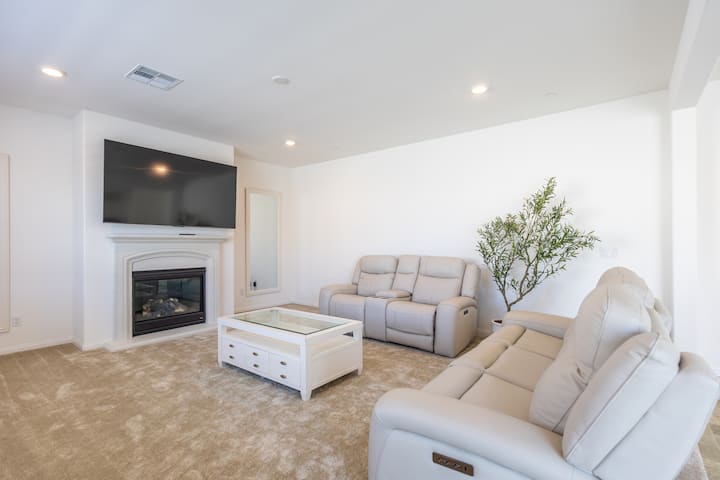 Luxurious Home W/breathtaking Views - Redlands, CA