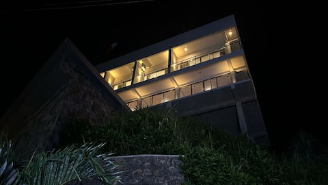 Infinity pool villa, sea views!