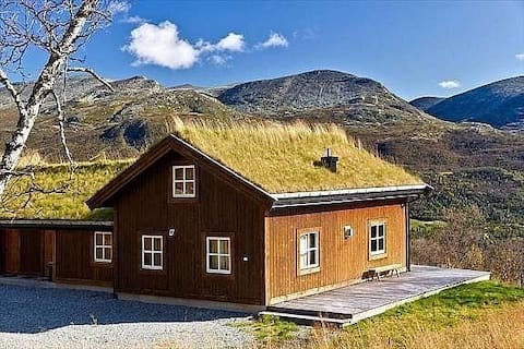 Popular Airbnb listing: Skarsnuten Hemsedal. Ski in/out. Fantastic view in Hemsedal