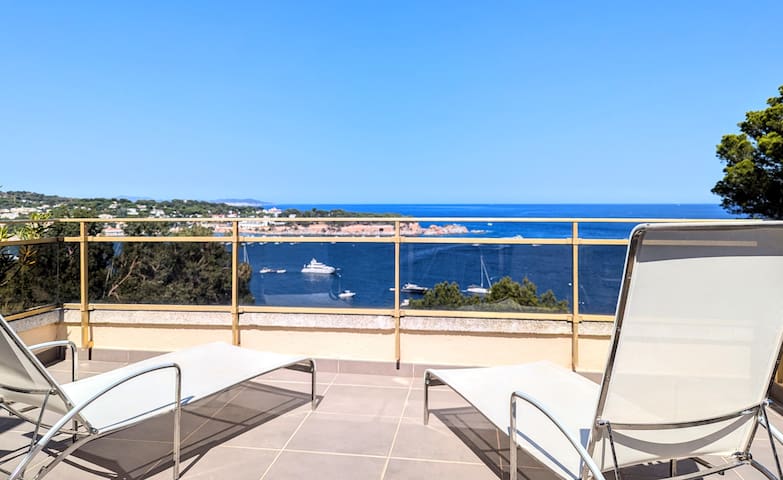 Luxury Maritime Dream – Host&Joy