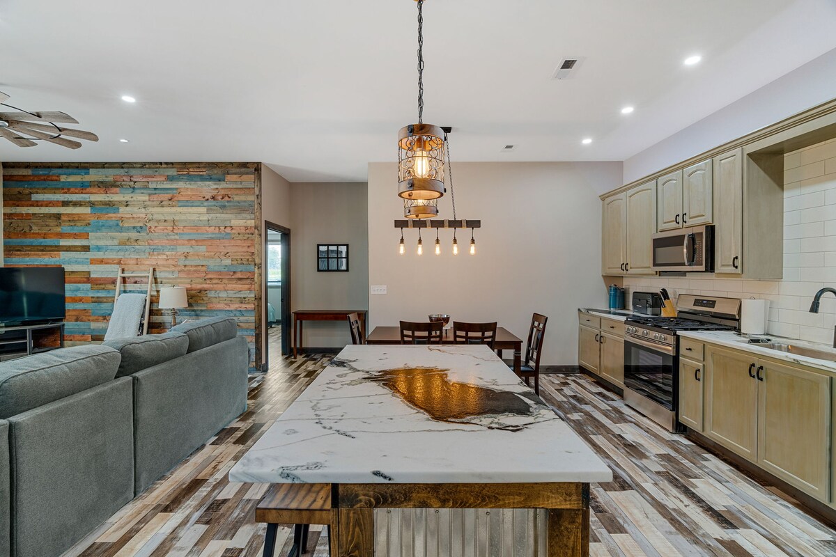 Raccoon Lake Retreat
