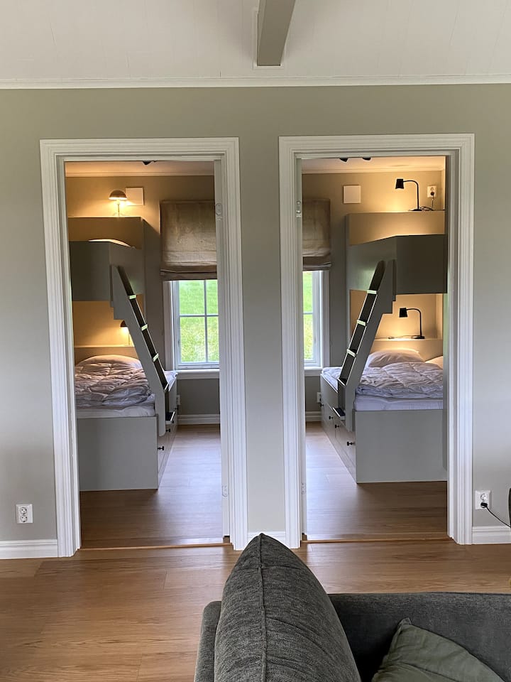 Спална соба 3 и 4
Кревети на спрат на горниот кат 90x200, долен 120x200