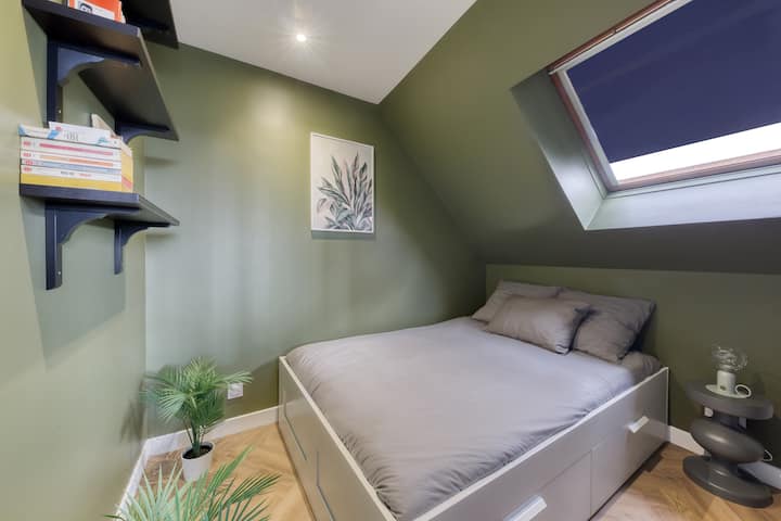 Cocooning室 
配有大号双人床和储物柜。