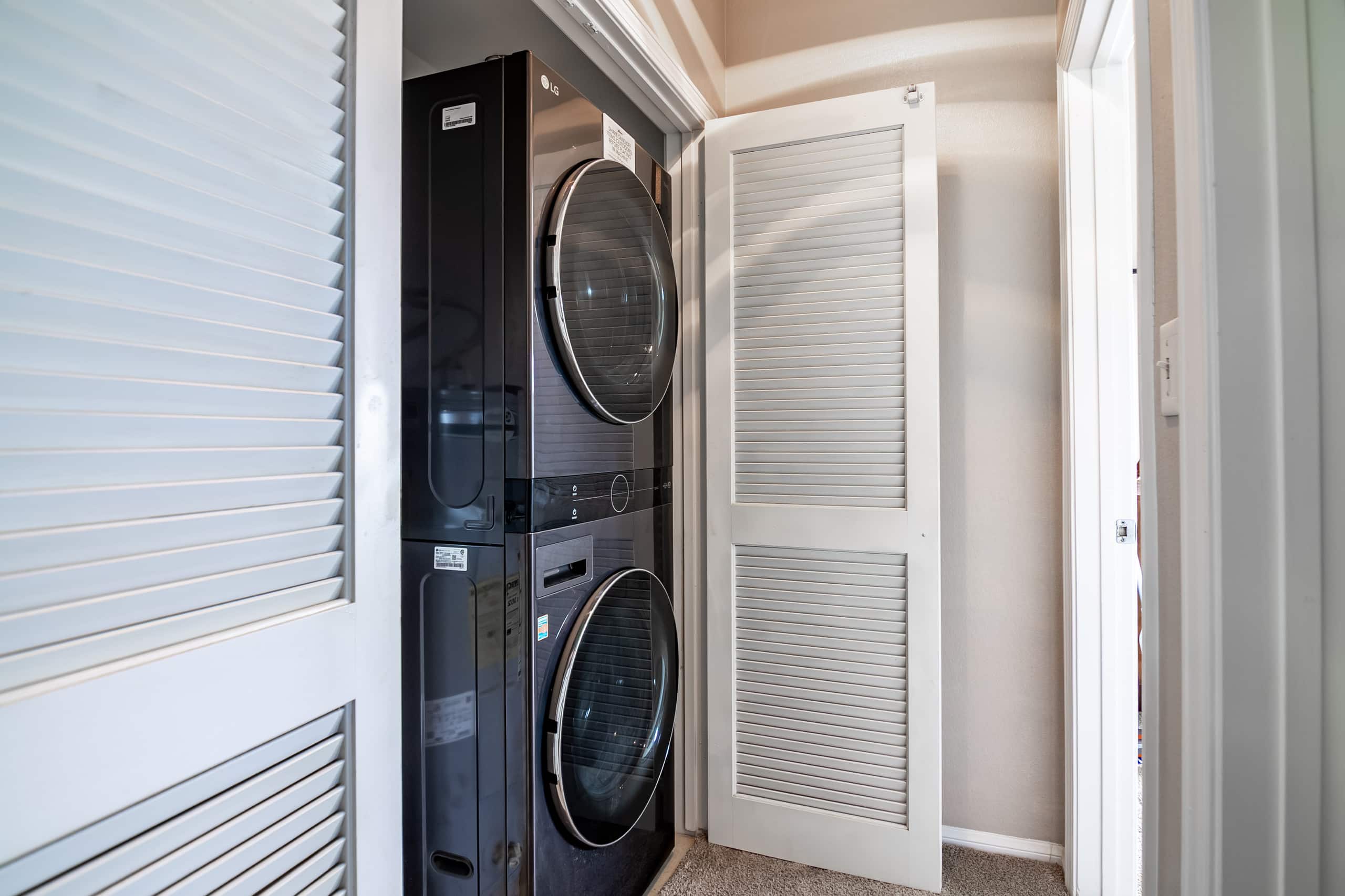 Spacious Condo with AC, Pool, Hot Tub, Near Beach - Photo 42